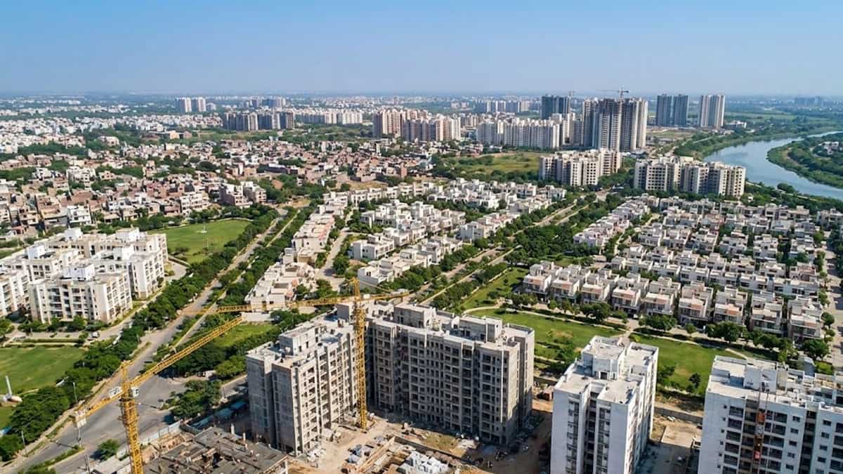 Budget 2026: कैपिटल गेन टैक्स में हुए ये बदलाव, एक घर बेचकर खरीद पाएंगे 3 नए मकान, जानिए इंडस्ट्री की मांग