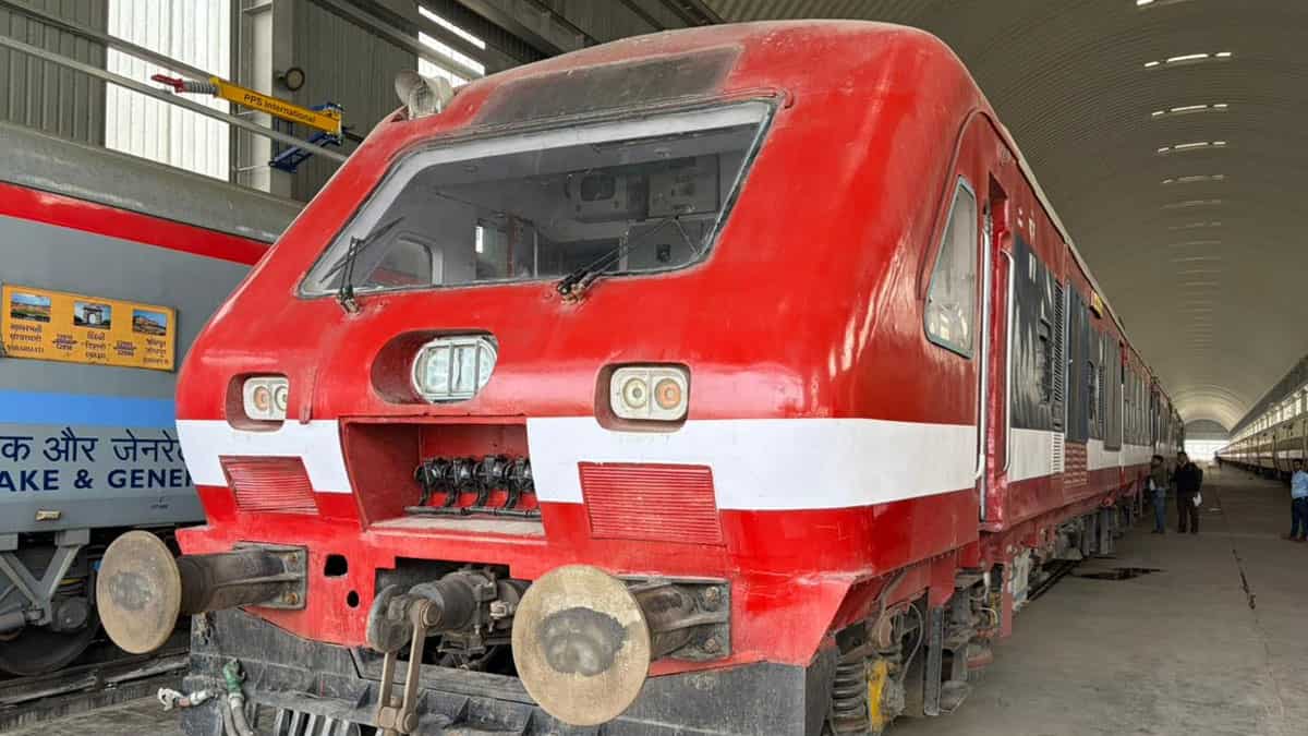 पटरी पर दौड़ने को तैयार देश की पहली LNG ट्रेन, गैस से दौड़ेगा ईंजन, 2000 किलोमीटर ट्रायल हुआ सफल