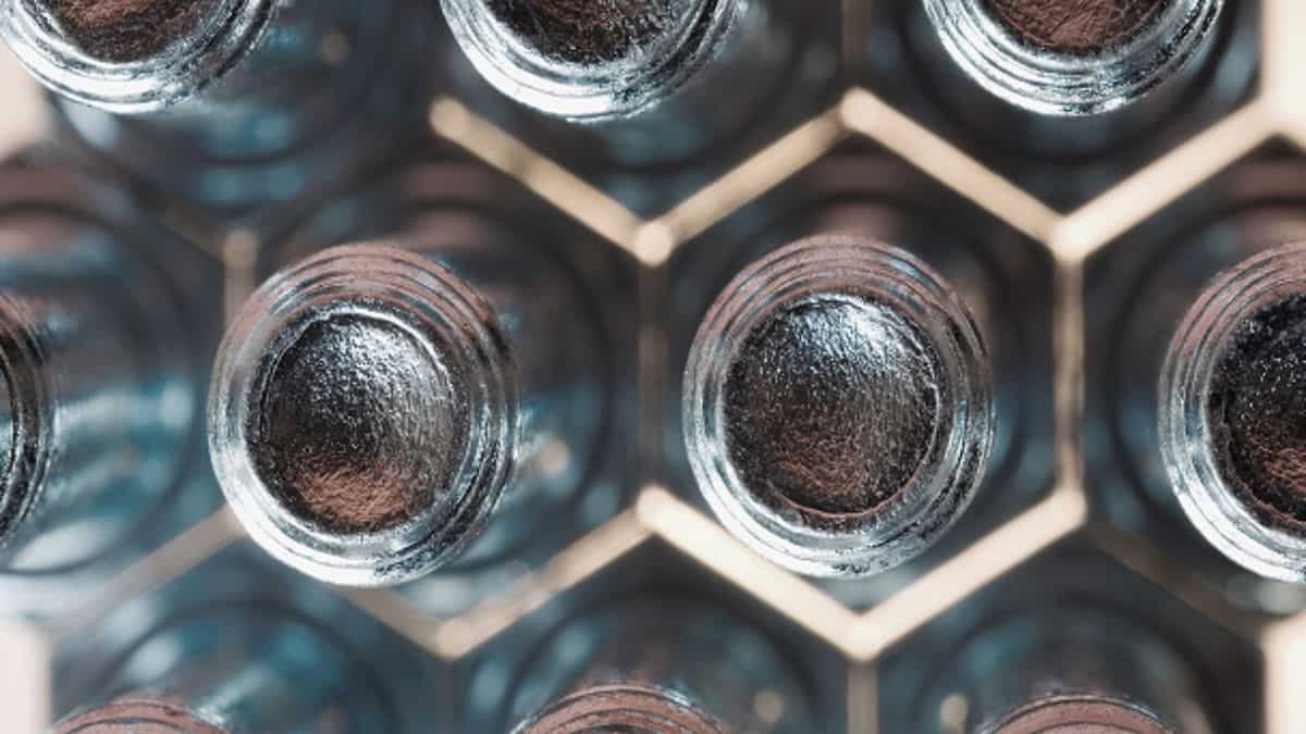 चांदी में भारी गिरावट से Hindustan Zinc को लगा झटका, 2 ट्रेडिंग सेशन में 31% लुढ़क गया शेयर