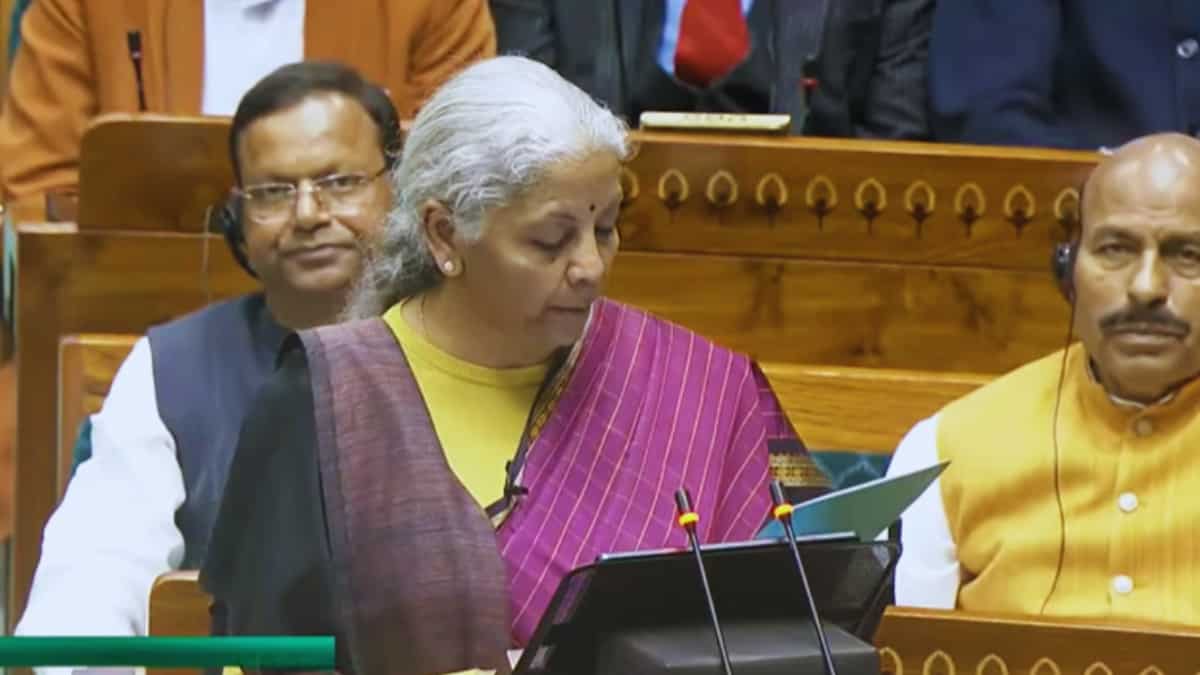 Budget 2026: बजट में रेलवे को लेकर बड़ा ऐलान, बनाए जाएंगे 7 हाई स्पीड रेल कॉरिडोर 