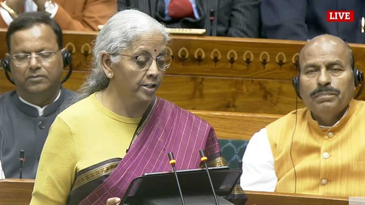 Budget 2026: विदेशो में रहने वाले भारतीयों के लिए खुशखबरी, व्यक्तिगत निवेश सीमा 5 से बढ़ाकर 10% की घोषणा