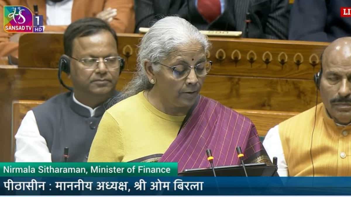 Budget 2026: वित्त मंत्री के पिटारे से निकली राहत की खबर! कई प्रोडक्ट्स पर कस्टम ड्यूटी घटाने का प्रस्ताव