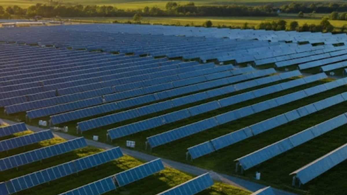 Budget 2026: ग्रीन एनर्जी पर सरकार का पावरप्ले! बजट से सोलर, बैटर और ई-मोबिलिटी को बूस्ट