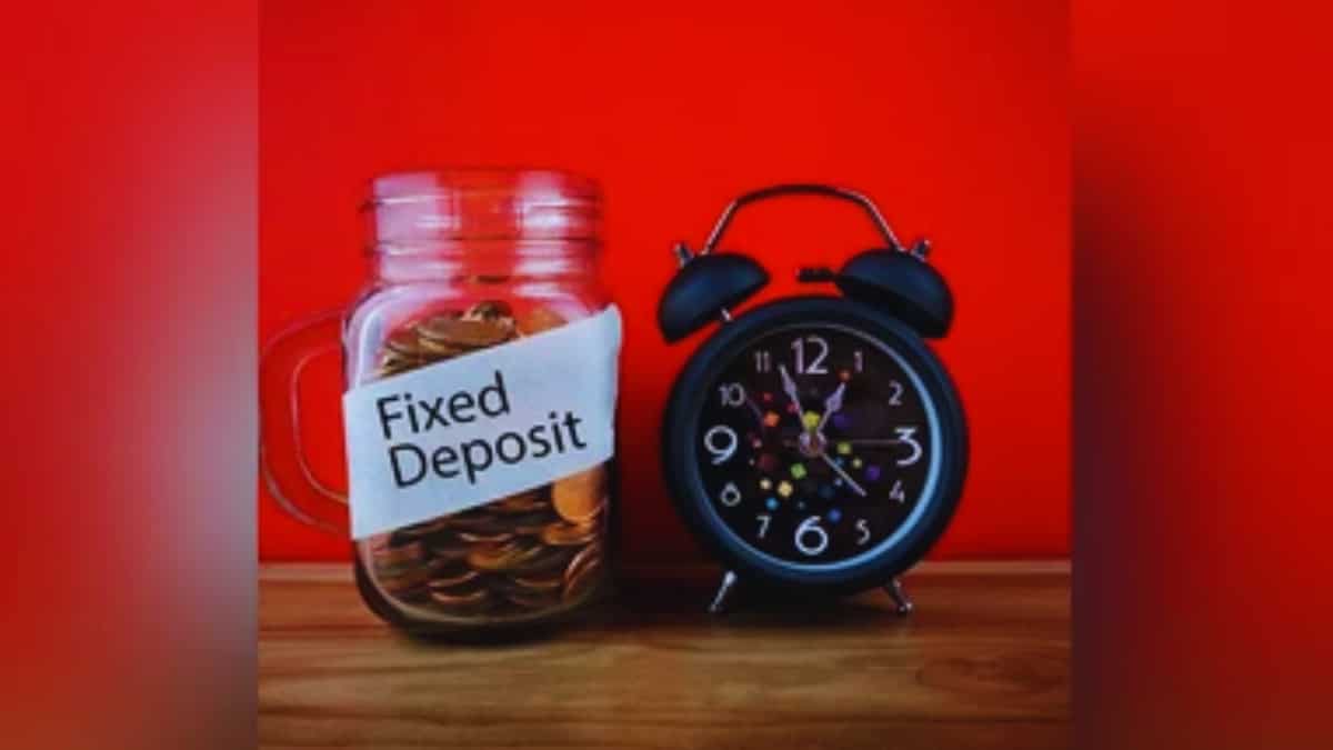 ये बैंक FD करवाएंगी 'चांदी ही चांदी', 5 लाख के इन्वेस्टमेंट पर मिलेगा धुंआधार रिटर्न, लिस्ट में चेक करें आपकी बैंक है या नहीं