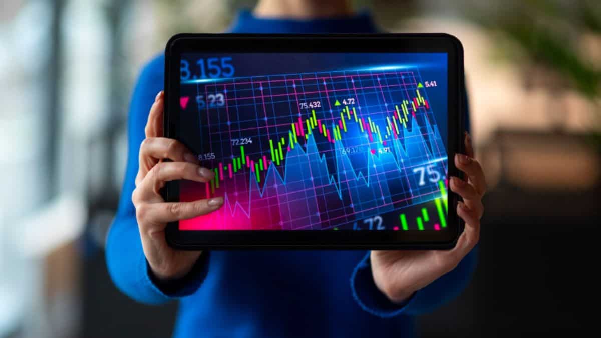 ₹998 से गिरकर 411.90 पर आया ये स्टॉक, दो ऑर्डर के दम पर 9% से ज्यादा चढ़ा, 5 साल में दे चुका है 3285% रिटर्न