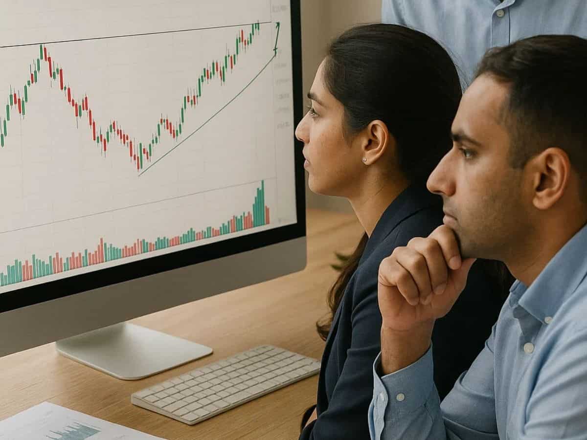 HAL Share Price: डिफेंस PSU स्टॉक से लगातार दूसरे दिन तगड़ी बिकवाली, Morgan Stanley ने घटा दी रेटिंग; क्या करें निवेशक?