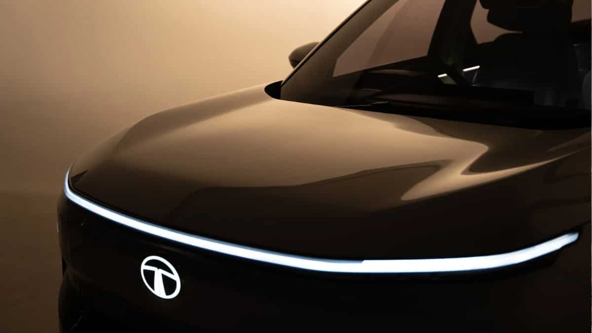 Tata Motors PV Q3 Results: मुनाफे से घाटे में फिसली दिग्गज टाटा कंपनी, JRL साइबर अटैक ने खराब किए Q3 नतीजे- 25.8% गिरी आय