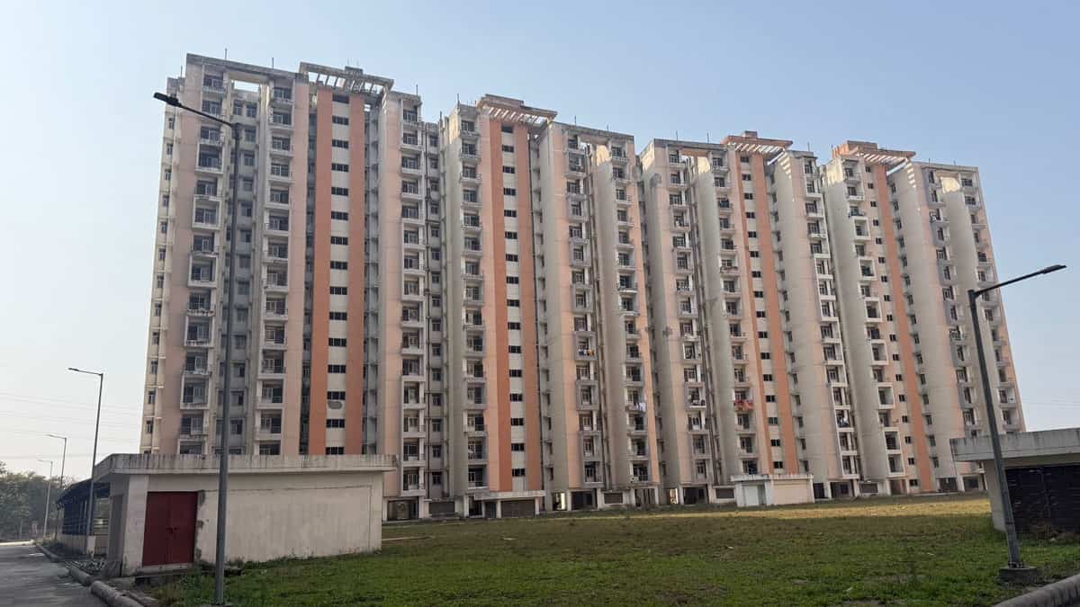 90 साल के बाद क्या छिन जाएगा घर? ग्रेटर नोएडा अथॉरिटी की स्कीम में बुक कर रहे फ्लैट, जान लें लीज होल्ड के नियम