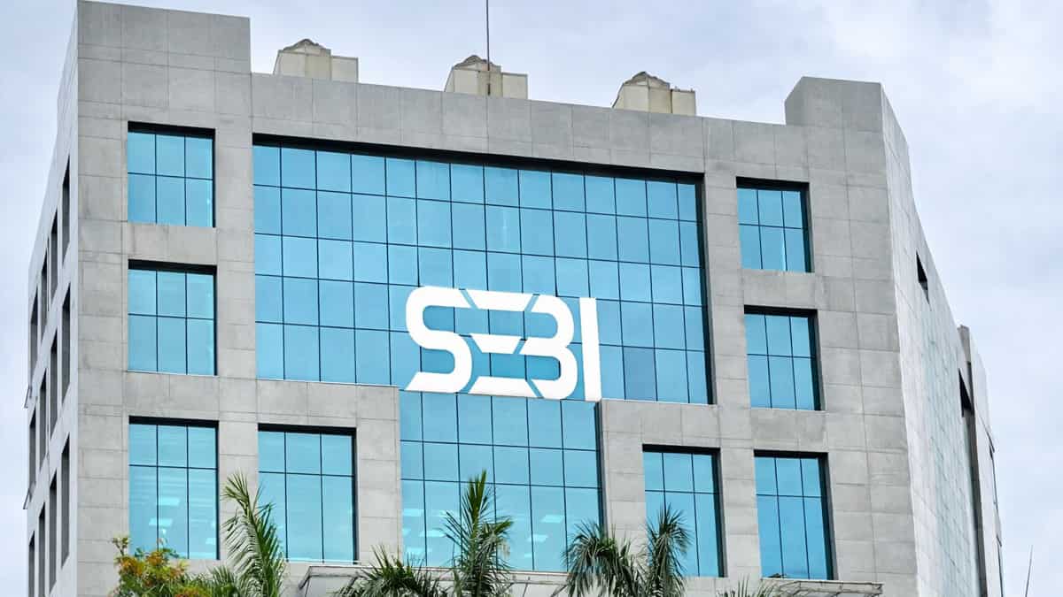 सेबी का ट्रिपल एक्शन: स्टॉक डेरिवेटिव्स में एक्सपायरी के नियम बदले, डीमैट MF और कमोडिटी मार्केट के लिए नए प्रस्ताव