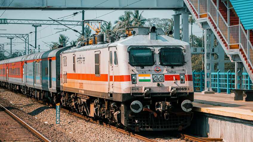 आधी सीट पर पूरी कीमत क्यों? रेलवे ने यदि मान ली संसदीय समिति की ये सिफारिश, RAC यात्रियों को वापस मिलेगा पैसा