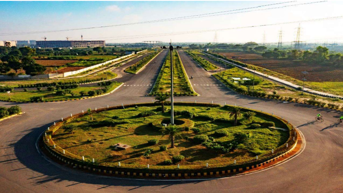 जेवर एयरपोर्ट के पास सोने के भाव जमीन! ग्रेटर नोएडा में बसेगा हाईटेक शहर, 4 बड़े प्लॉट्स की होगी नीलामी