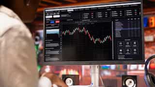 कमाई का मौका! ट्रेड डील के बाद ब्रोकरेज के रडार पर ये 23 स्टॉक्स, टारगेट प्राइस के साथ देखें पूरी लिस्ट