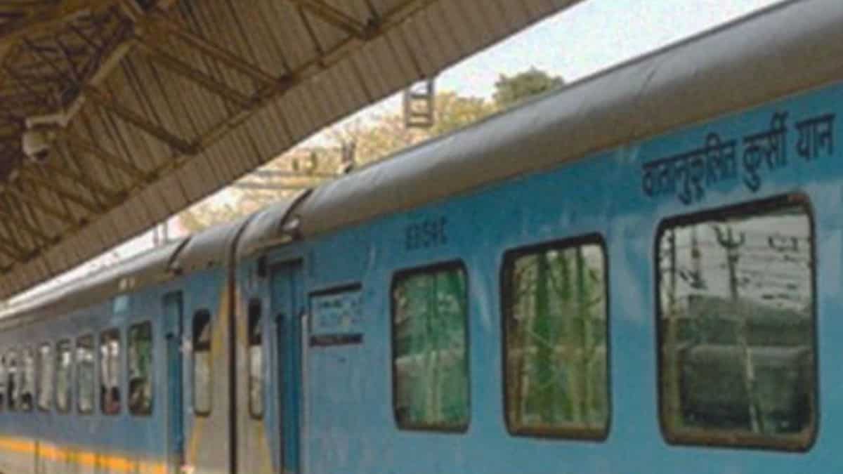 ऑर्डर के दम पर फुल स्पीड में दौड़ा ये रेलवे PSU स्टॉक, 8% तक उछला, Q3 में FII ने बढ़ाई हिस्सेदारी