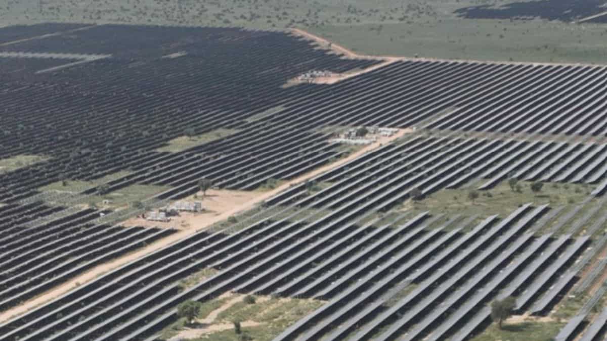 सोलर स्टॉक में जबरदस्त उछाल, खरीदने की लगी होड़, वजह क्या है?