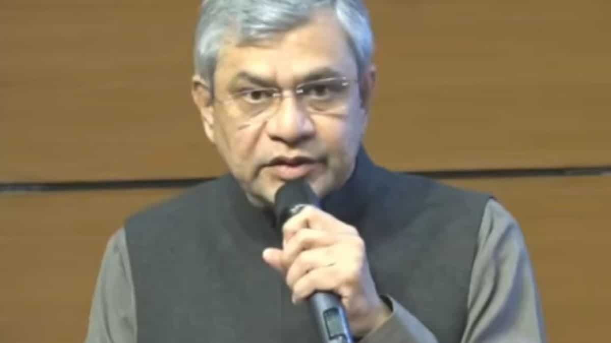 Cabinet Decision: कैबिनेट ने ₹18509 करोड़ के 3 रेलवे प्रोजेक्ट्स को दी मंजूरी, 3902 गांवों में बढ़ाएगा कनेक्टिविटी