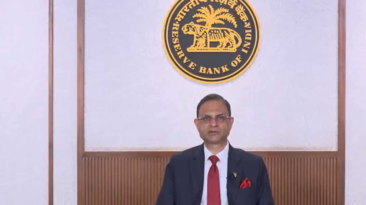IDFC First Bank में फ्रॉड मामले पर RBI गवर्नर का बड़ा बयान, कहा- मामले पर नजर है, यह कोई सिस्टमेटिक इश्यू नहीं