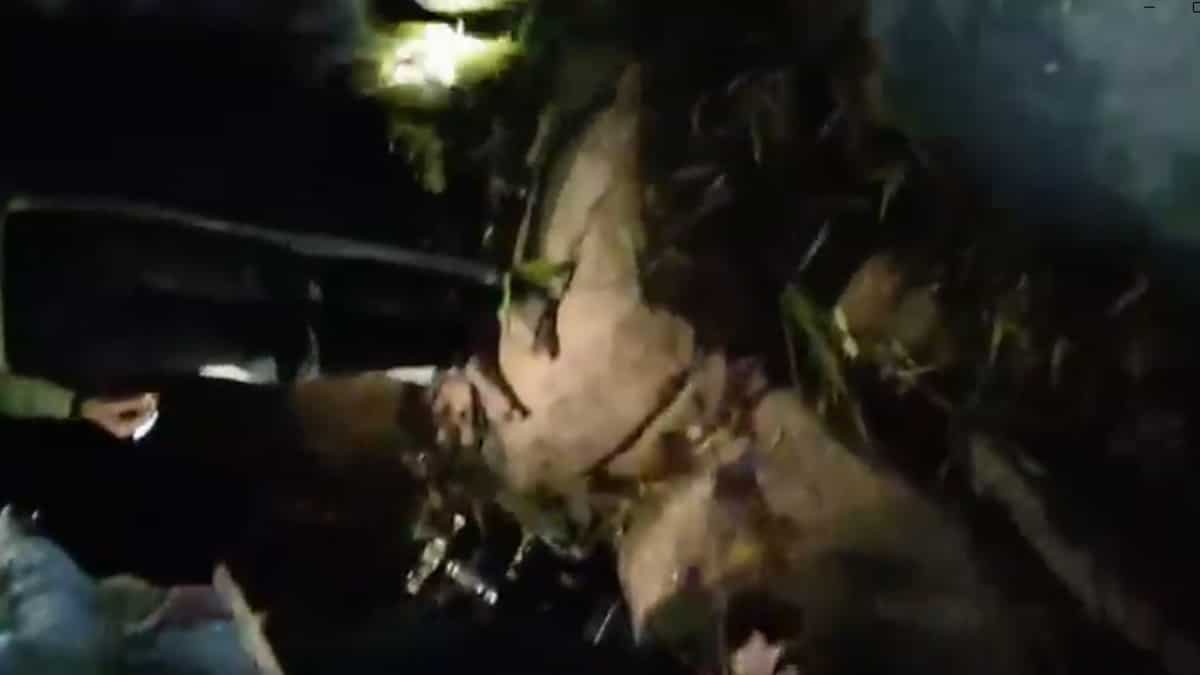 Air Ambulance Crash: रांची से दिल्ली जा रही एयर एंबुलेंस क्रैश, जंगल में गिरा चार्टर विमान, जानिए हादसे की सारी डीटेल्स