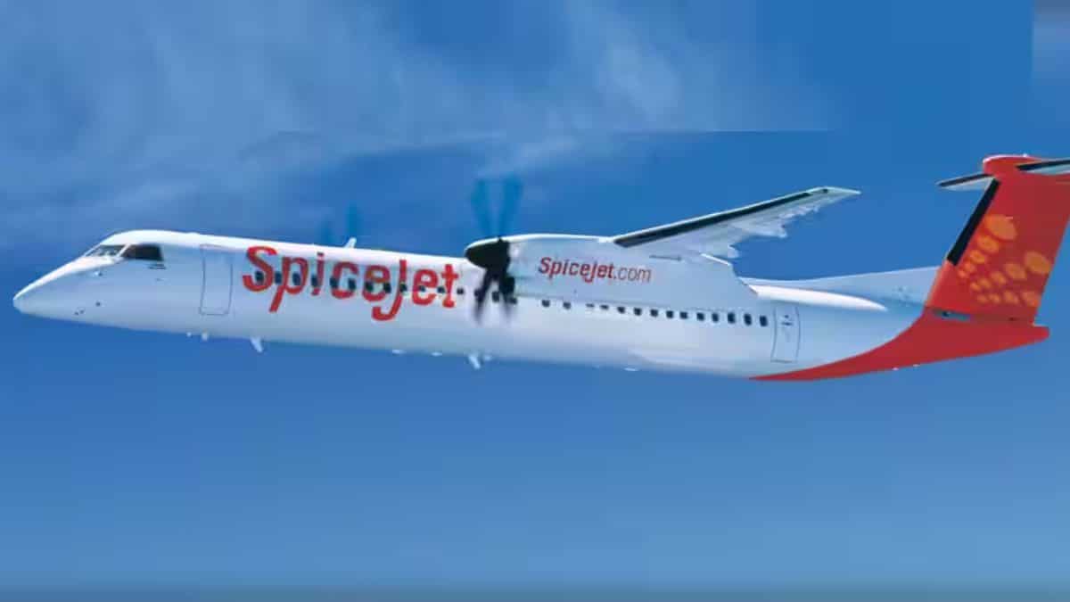 उड़ान के बाद इंजन में गड़बड़ी, दिल्ली लौटी SpiceJet की फ्लाइट  - 150 यात्री सुरक्षित