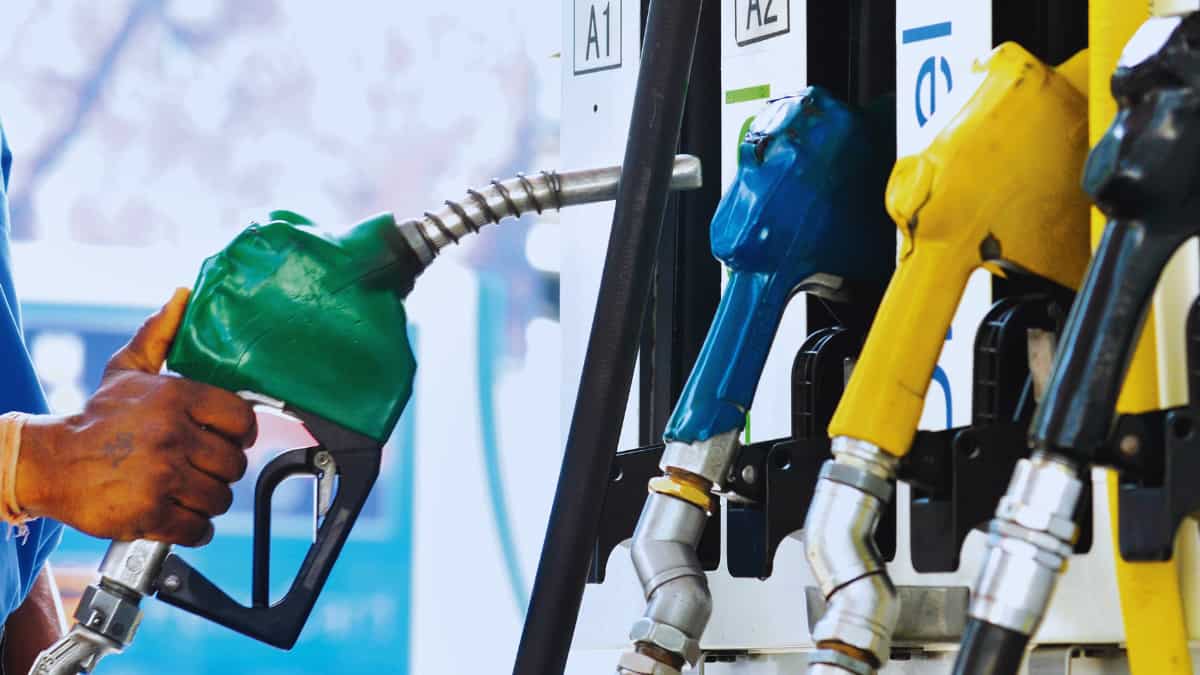 Petrol Diesel Price Today: टंकी फुल कराने से पहले चेक करें 5 मार्च के रेट, आपके शहर में कितना महंगा-सस्ता हुआ पेट्रोल-डीजल?