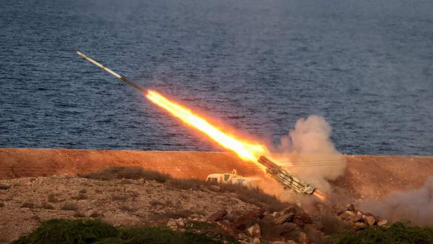 इराक से लेकर भूमध्य सागर तक अमेरिका का पहरा, फिर भी इजरायल पहुंच रहे हैं ईरान के मिसाइल, 5 लेयर डिफेंस भी फेल