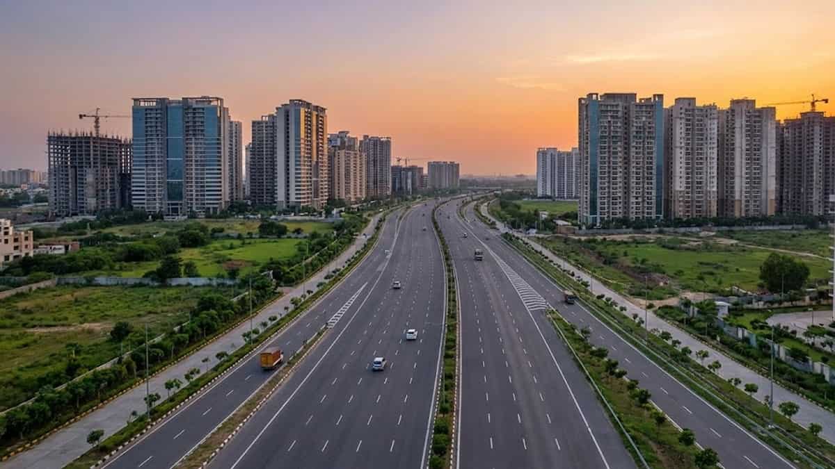 द्वारका एक्सप्रेसवे और गोल्फ कोर्स रोड एक्सटेंशन में शिफ्ट