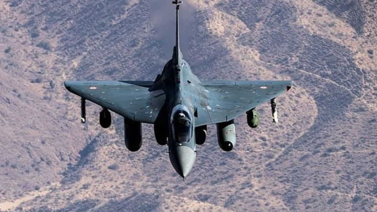 बाजार में गिरावट के बीच Defence PSU के लिए बुरी खबर! 5th जेनरेशन फाइटर प्लेन AMCA की रेस से हुई बाहर