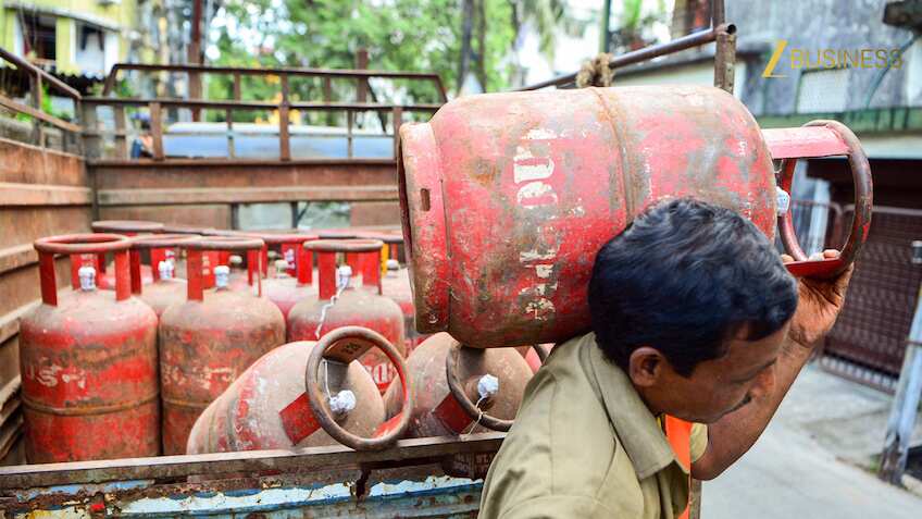 ईरान-इजरायल वॉर के बीच गैस सिलेंडर बुकिंग के बदल गए नियम! मोदी सरकार का बड़ा फैसला