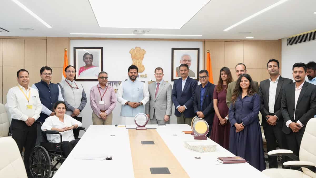 नोएडा इंटरनेशनल एयरपोर्ट उड़ान के लिए तैयार, आखिरी बाधा भी पार, DGCA ने दिया एयरोड्रोम लाइसेंस