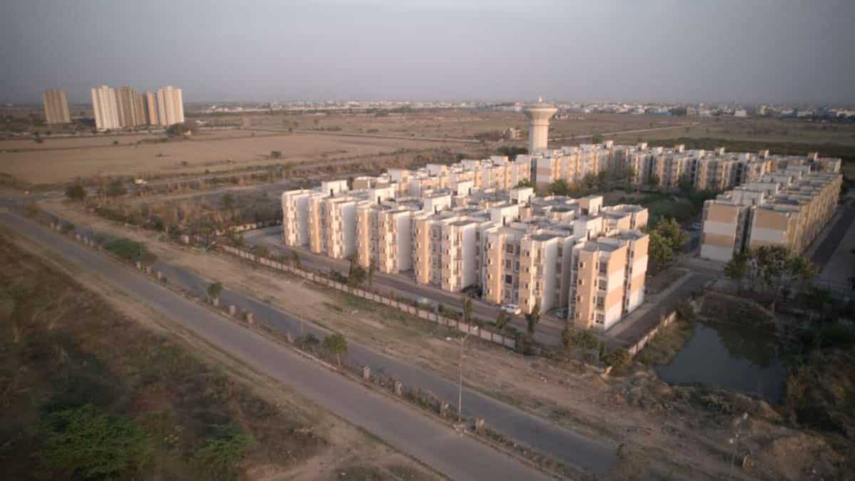 UP में खुद का मकान खरीदना होगा आसान, सरकार देगी 2.50 लाख तक की मदद, ₹9 लाख में मिलेंगे घर