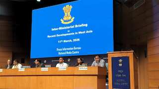 LPG Crisis: सरकार बोली- 'तेल-गैस की कोई कमी नहीं, ना घबराएं', 40 देशों से आ रहा कच्चा तेल, एलपीजी उत्पादन बढ़ाया