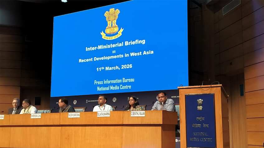 LPG Crisis: सरकार बोली- 'तेल-गैस की कोई कमी नहीं, ना घबराएं', 40 देशों से आ रहा कच्चा तेल, एलपीजी उत्पादन बढ़ाया