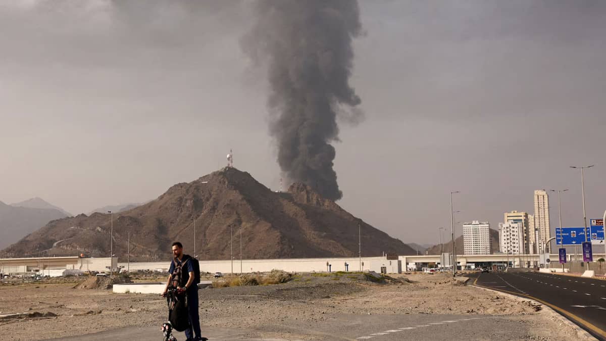Middle East Conflict: क्रूड की कीमतों में उछाल संभव, इकोनॉमी पर दिख सकता है असर, जानें क्या बोले मार्केट एक्सपर्ट्स 