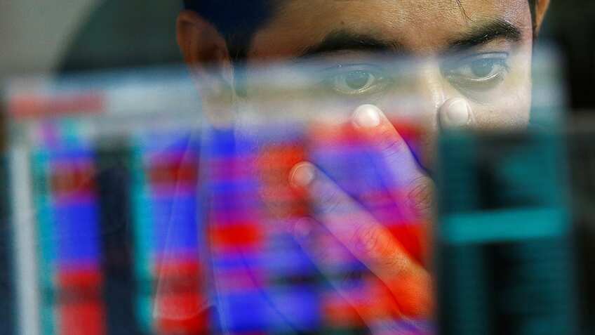 Stock Market Highlights: तगड़ी बिकवाली के साथ खत्म हुआ हफ्ता, सेंसेक्स करीब 2% गिरावट के साथ बंद-निफ्टी 11 महीनों के लो पर पहुंचा 