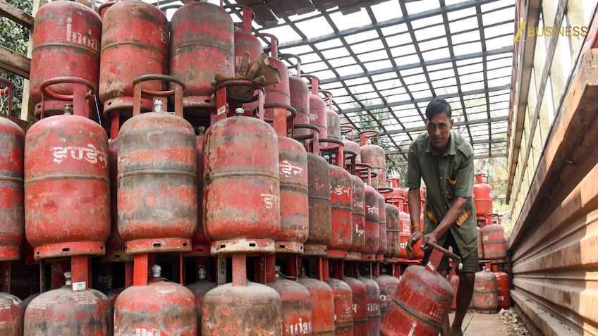 गैस की किल्लत होगी खत्म, समंदर के रास्ते आ रहे हैं दो बड़े जहाज, बुकिंग को लेकर सरकार ने कड़े किए नियम!