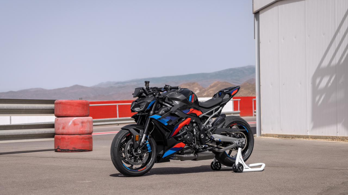₹33.5 लाख में लॉन्च हुई BMW M 1000 R सुपरबाइक, 3.2 सेकंड में 0-100 km/h 3.2, टॉप स्पीड 280 km/h, जानें फीचर्स