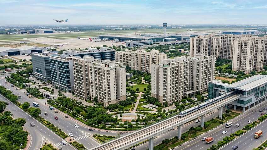 एयरपोर्ट, एक्सप्रेसवे, मेट्रो की तिकड़ी से मिट्टी बनी सोना, प्रॉपर्टी को लगे पंख, जमीन के दाम में 80-100% उछाल