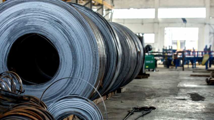 मेटल शेयरों में 'महासेल'! 52 वीक हाई से 37% तक टूटे दिग्गज स्टॉक्स, ब्रोकरेज ने इन 4 शेयरों पर जताया भरोसा