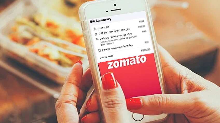 Zomato ने फिर बढ़ा दी Platform Fees, जानिए खाना ऑर्डर करना हो गया कितना महंगा, देखिए टोटल बिल का पूरा ब्रेकअप