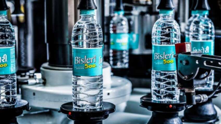 मिडिल ईस्ट क्राइसिस के चलते महंगा हुआ बोतलबंद पानी, Bisleri समेत इन कंपनियों ने बढ़ाए दाम, जानें क्यों?