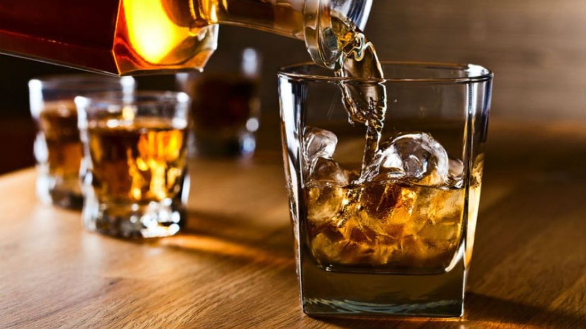 देश की सबसे बड़ी एल्कोहॉल कंपनी का शेयर झूमने के लिए तैयार, 74% मिल सकता है रिटर्न