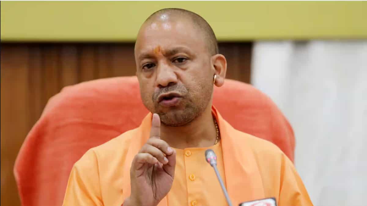 पेट्रोल-डीजल और गैस पर योगी सरकार सख्त, प्रदेश भर में 12700 से ज्यादा छापेमारी, 16 गिरफ्तार, 24 घंटे खुलेगा कंट्रोल रूम!