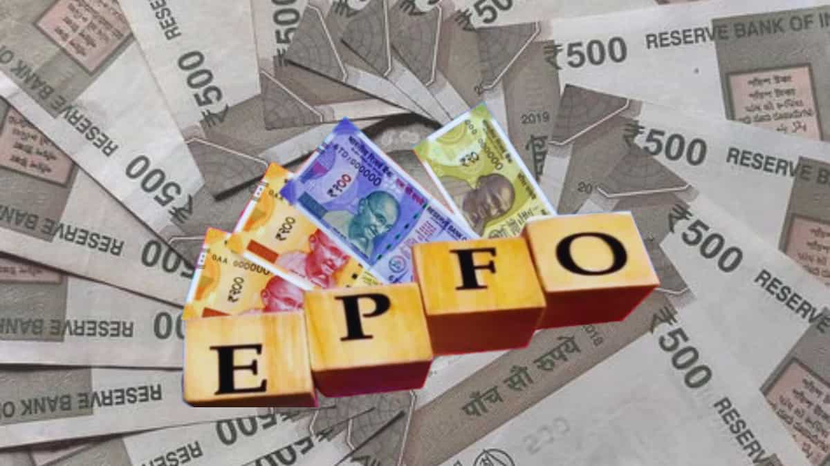   PF कटौती कब होती है?