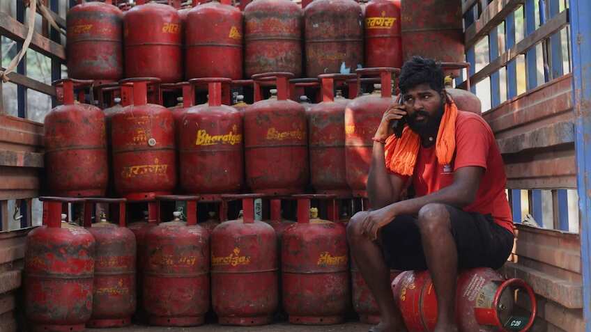 अगले 2 महीने के लिए नो टेंशन, 60 दिनों के लिए क्रूड ऑयल और 30 दिनों के लिए LPG की पर्याप्त सप्लाई