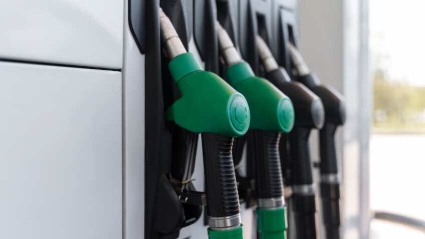 पेट्रोल-डीजल पर सेस की 'सर्जिकल स्ट्राइक'! आम जनता को राहत, 15 दिन में ₹1500 करोड़ जुटाएगी सरकार