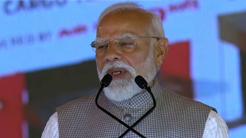 पीएम मोदी ने किया नोएडा इंटरनेशनल एयरपोर्ट के फेज-1 का उद्धाटन, कहा- 'हर दो मिनट में उड़ेगा एक जहाज'