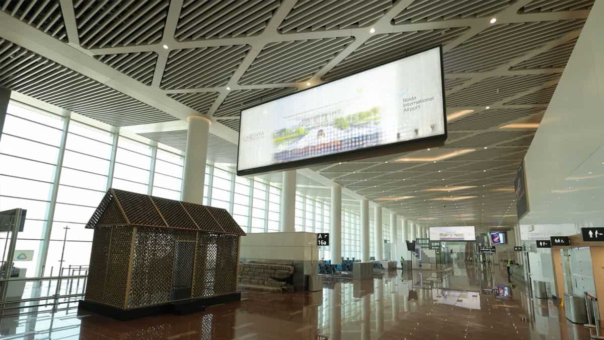 2040-50 तक पूरा होंगे जेवर एयरपोर्ट के चारों फेज, 7 करोड़ यात्रियों की होगी कुल क्षमता! जानिए पूरी टाइमलाइन