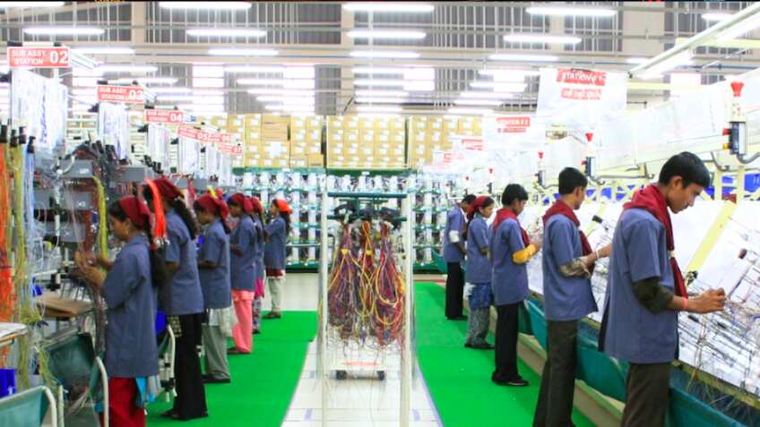 ₹50 से सस्ता शेयर, 1 साल में देगा 62% का तगड़ा रिटर्न! सेक्टर आउटपरफॉर्मर बनने की तैयारी- बस नोट कर लें ये 3 रिस्क