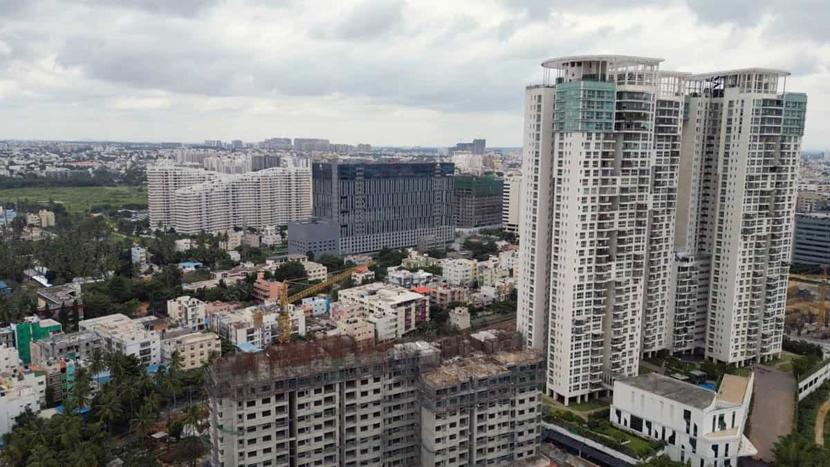 बिल्डर्स के पसीने छुड़ा रहा 2026! घर खरीदारों के इंतजार में 6 लाख घर खा रहे धूल! इस IT हब का हाल सबसे खस्ता