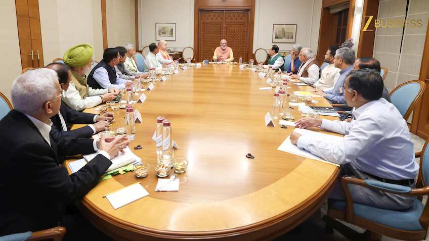 ईरान युद्ध के बीच पीएम मोदी ने बुलाई CCS की इमरजेंसी मीटिंग, क्या भारत पर मंडरा रहा है तेल और महंगाई का संकट?