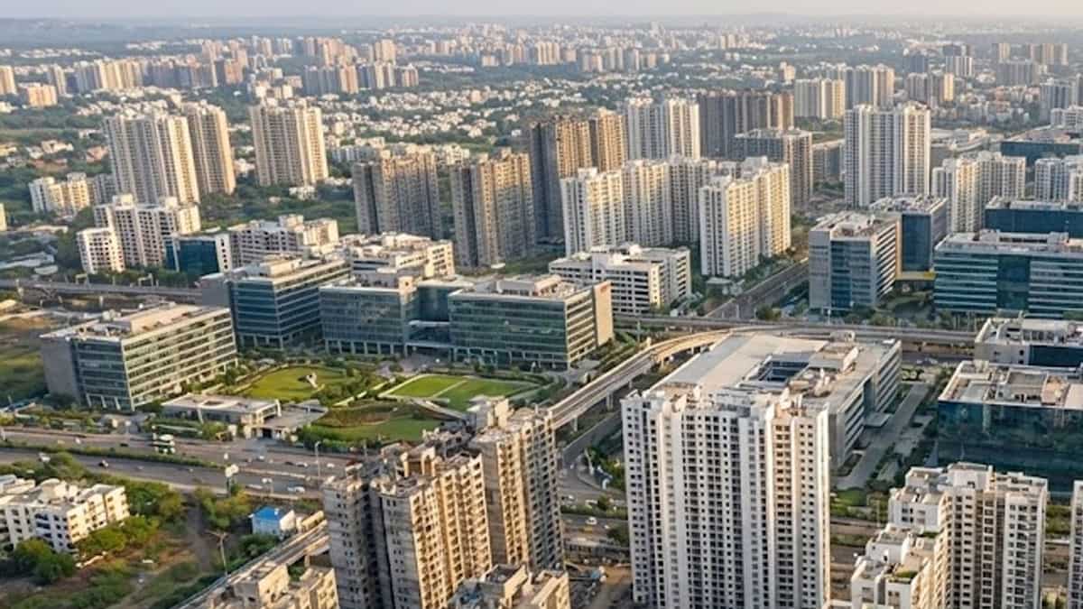 नए लॉन्च में 87% मिड सेगमेंट घर